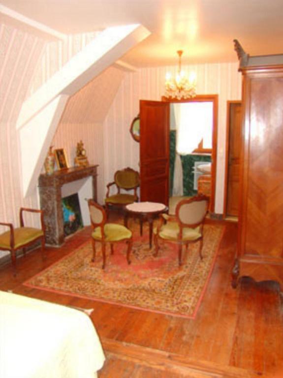 Chateau De La Court D'Aron Saint-Cyr-en-Talmondais Oda fotoğraf